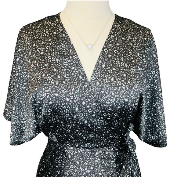 CHELSEA 28 LIKE NEW Satin Kimono Wrap Mini Dress S - Picture 8 of 14